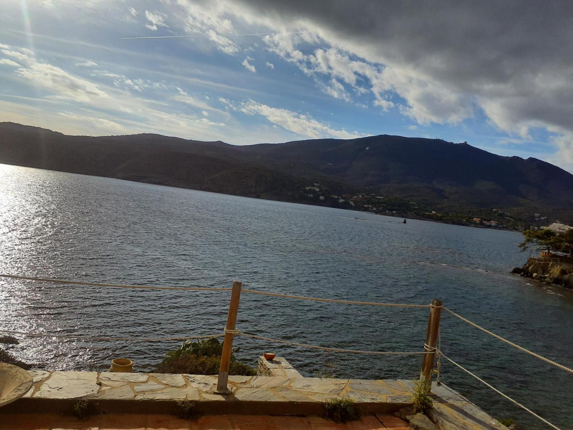 Isla Privada En Cadaques De Ensueno Con 11 Habitaciones Dobles Con Bano Privado Y Piscina Exterior photo