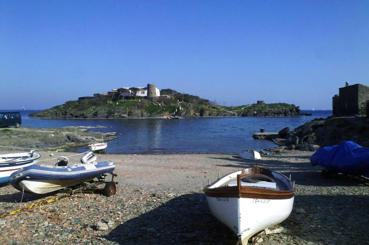 Isla Privada En Cadaques De Ensueno Con 11 Habitaciones Dobles Con Bano Privado Y Piscina Exterior photo